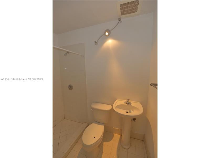 2200 NE 4 AVE # 607