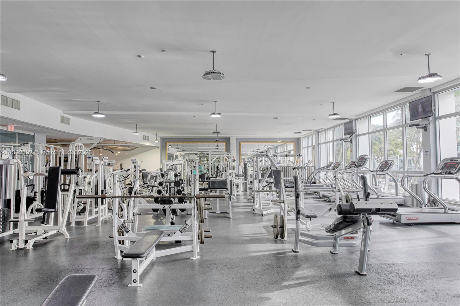 1000 West Ave Unit: PH22