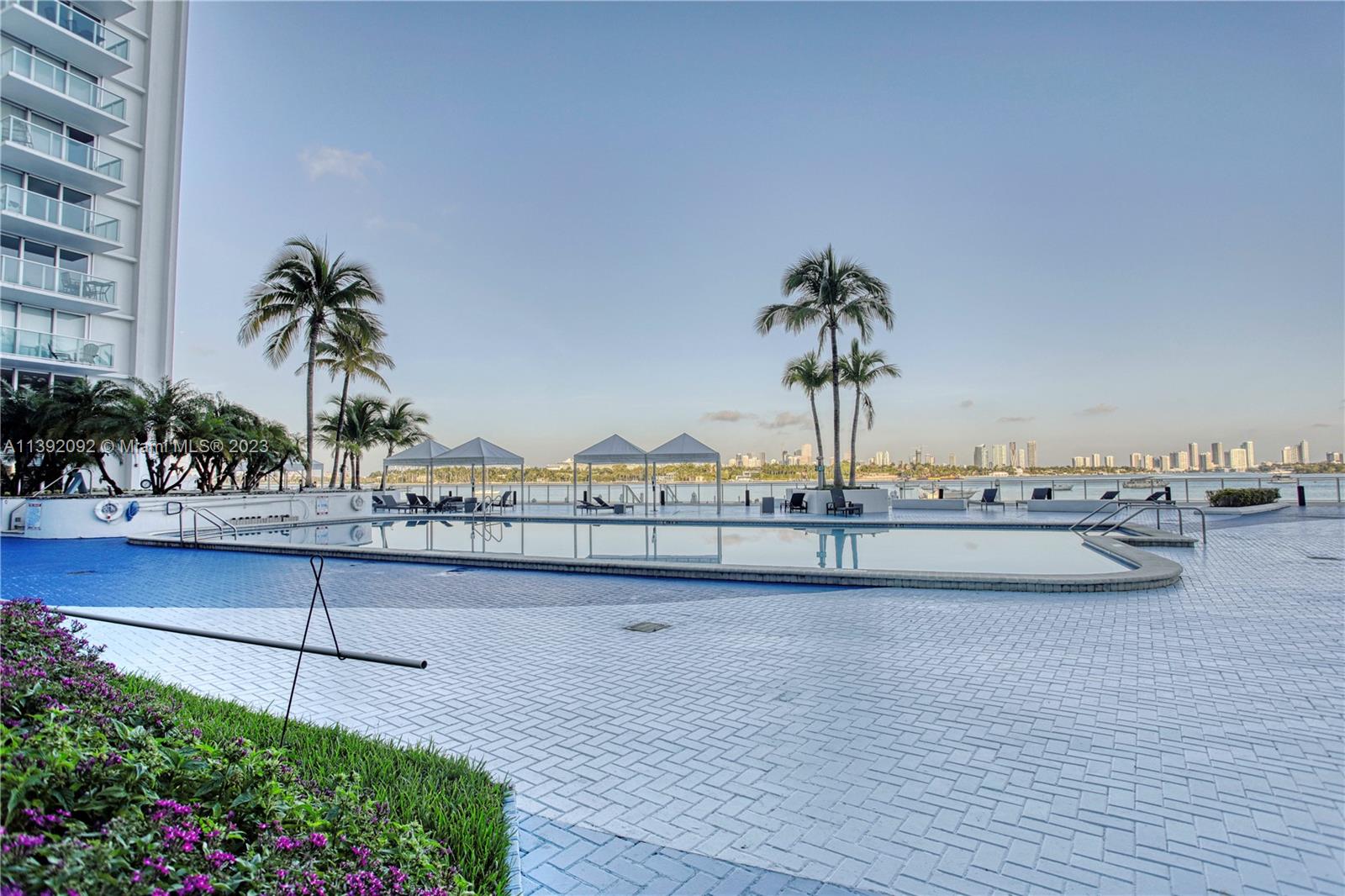 1000 West Ave Unit: PH22