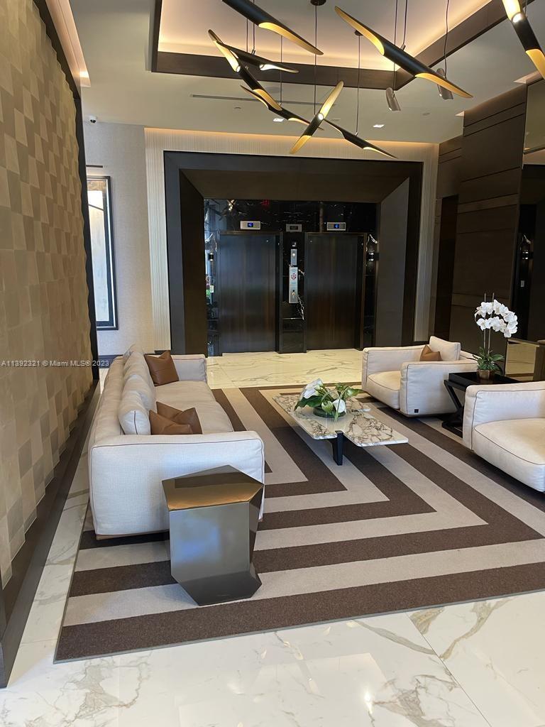 301 Altara Ave Unit: LPH909
