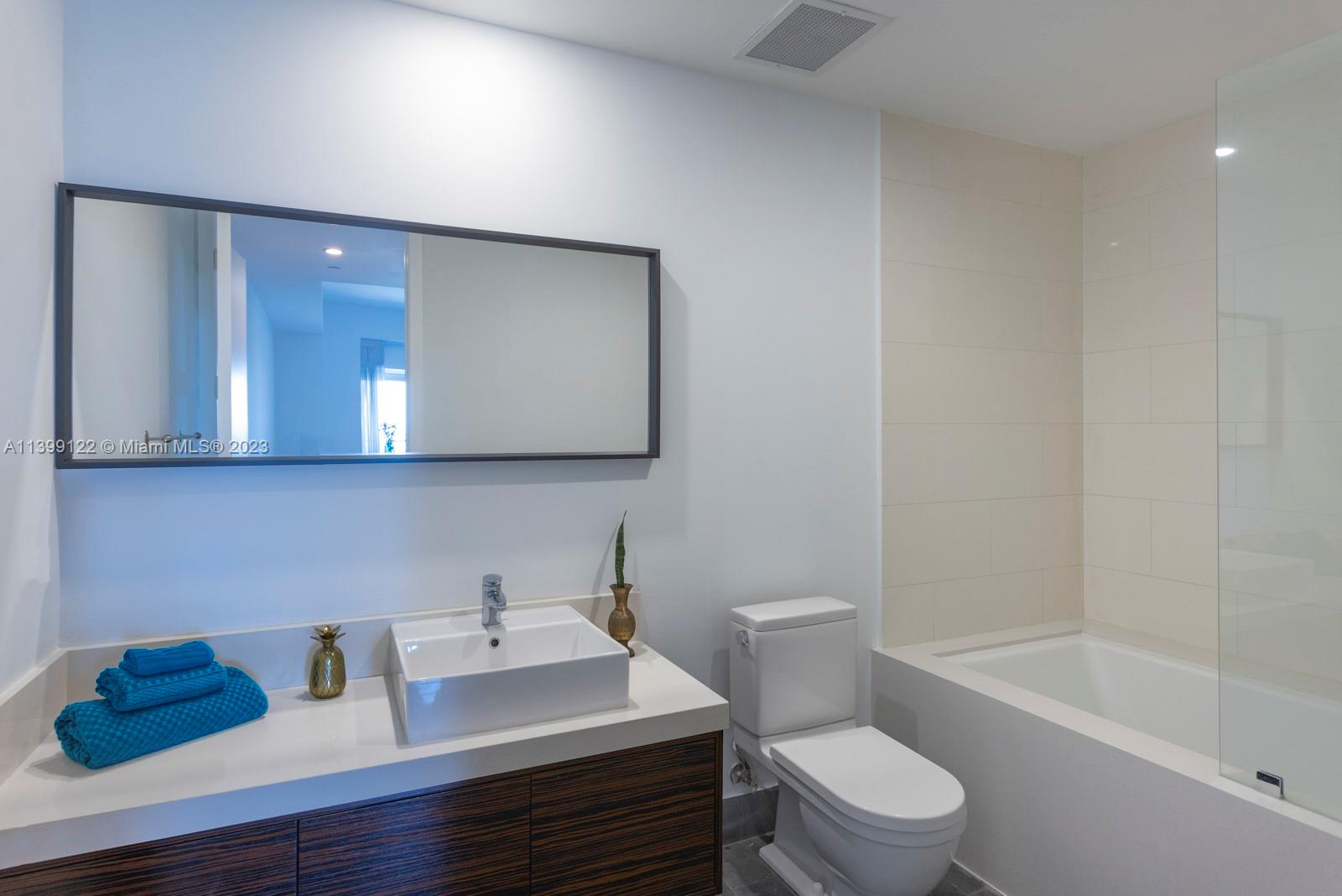 1100 Biscayne Blvd # 2803