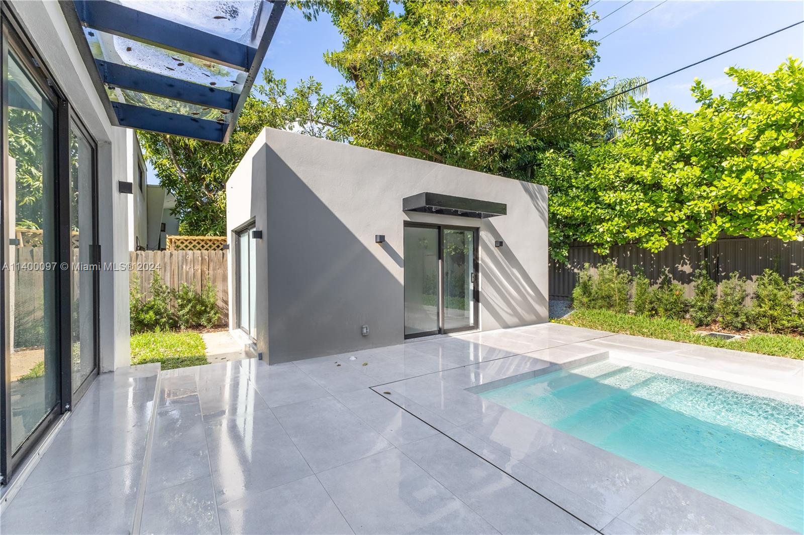2453 SW 23rd St