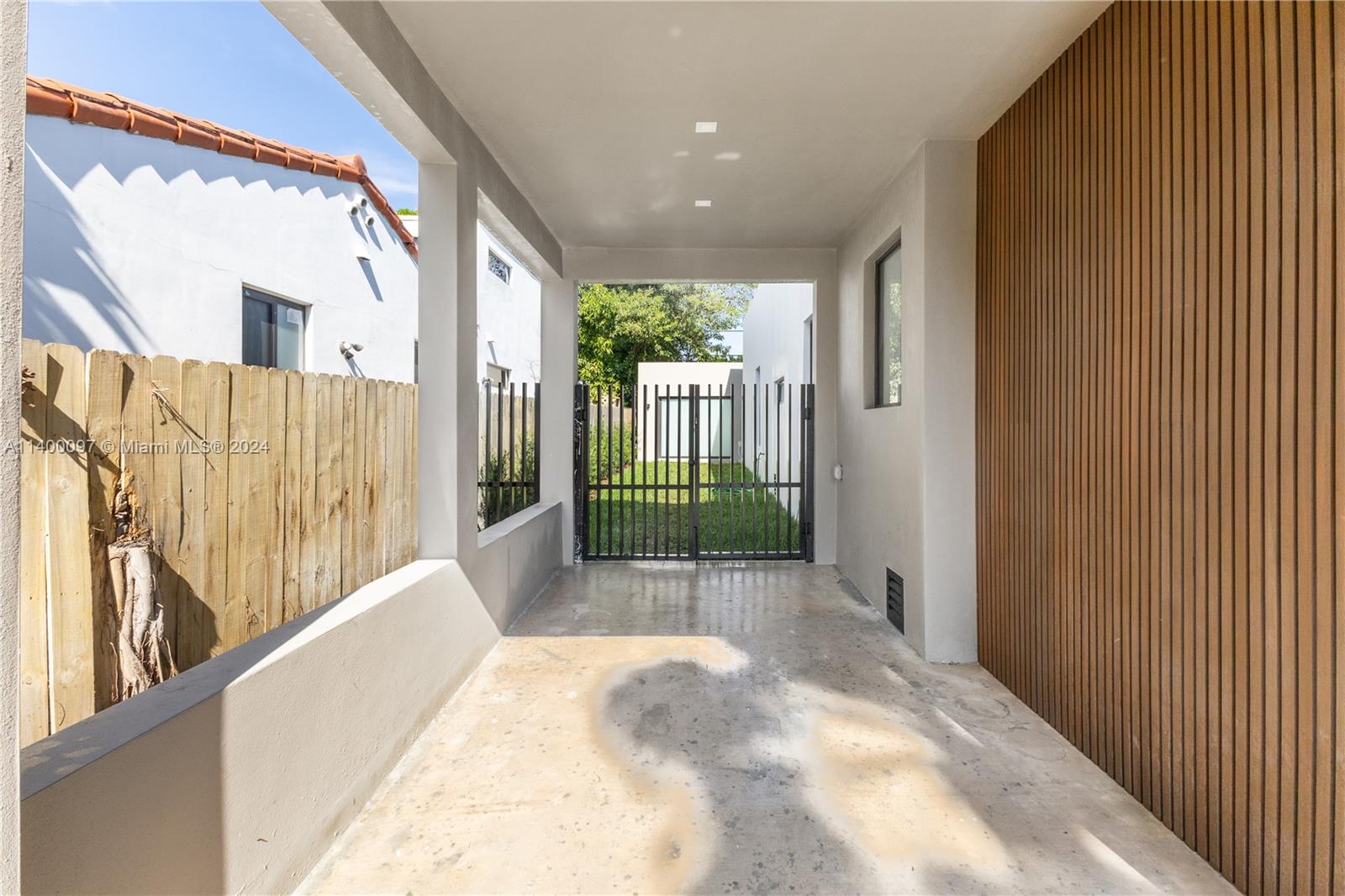 2453 SW 23rd St