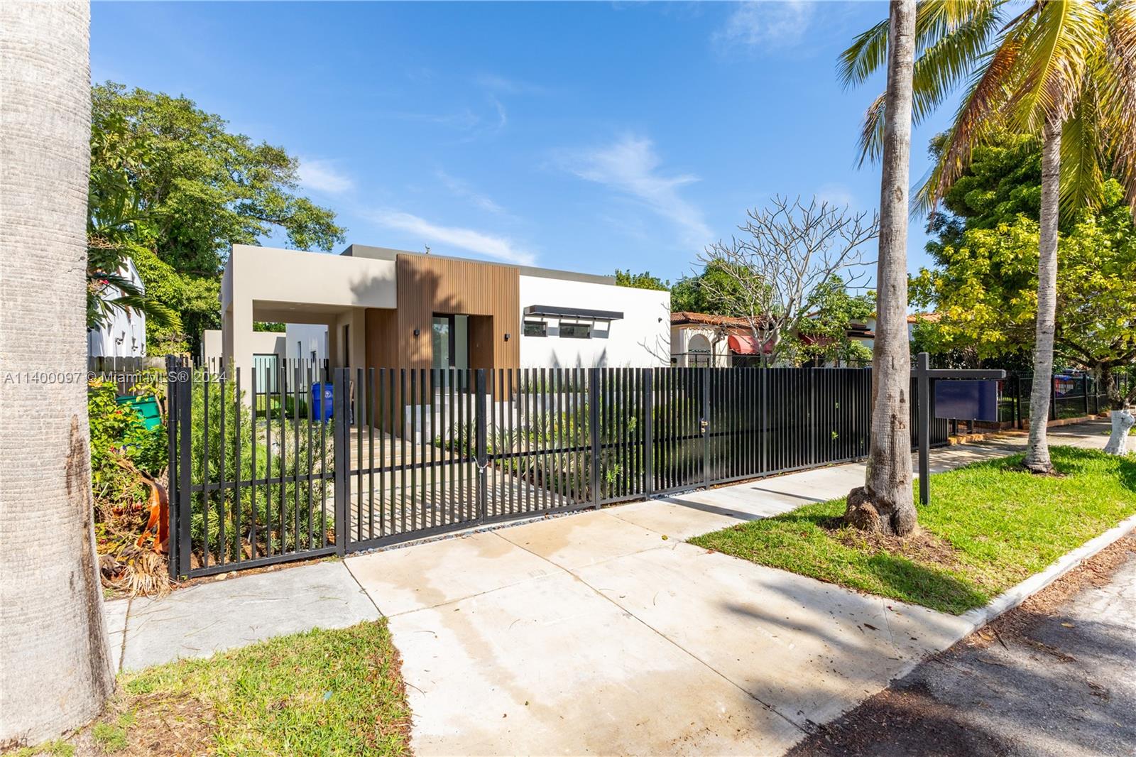 2453 SW 23rd St
