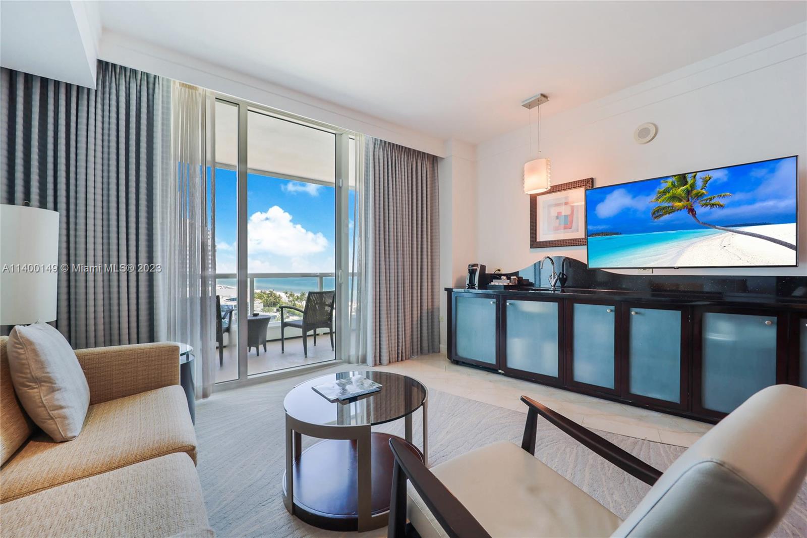 4391 Collins Ave # 906