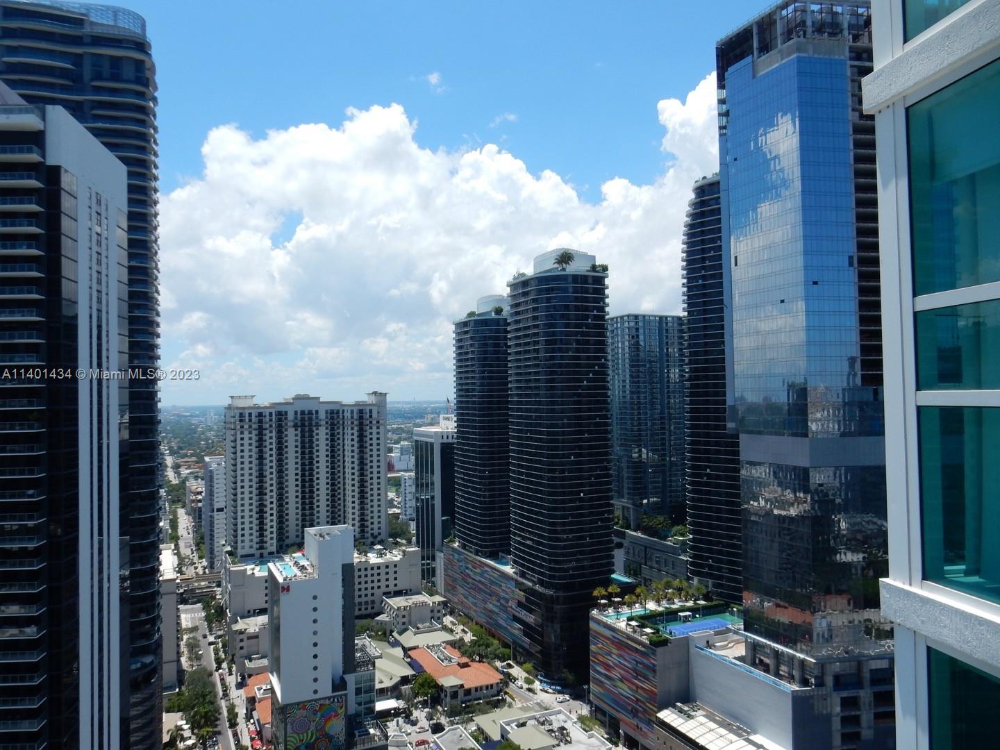 951 Brickell Ave # 3811