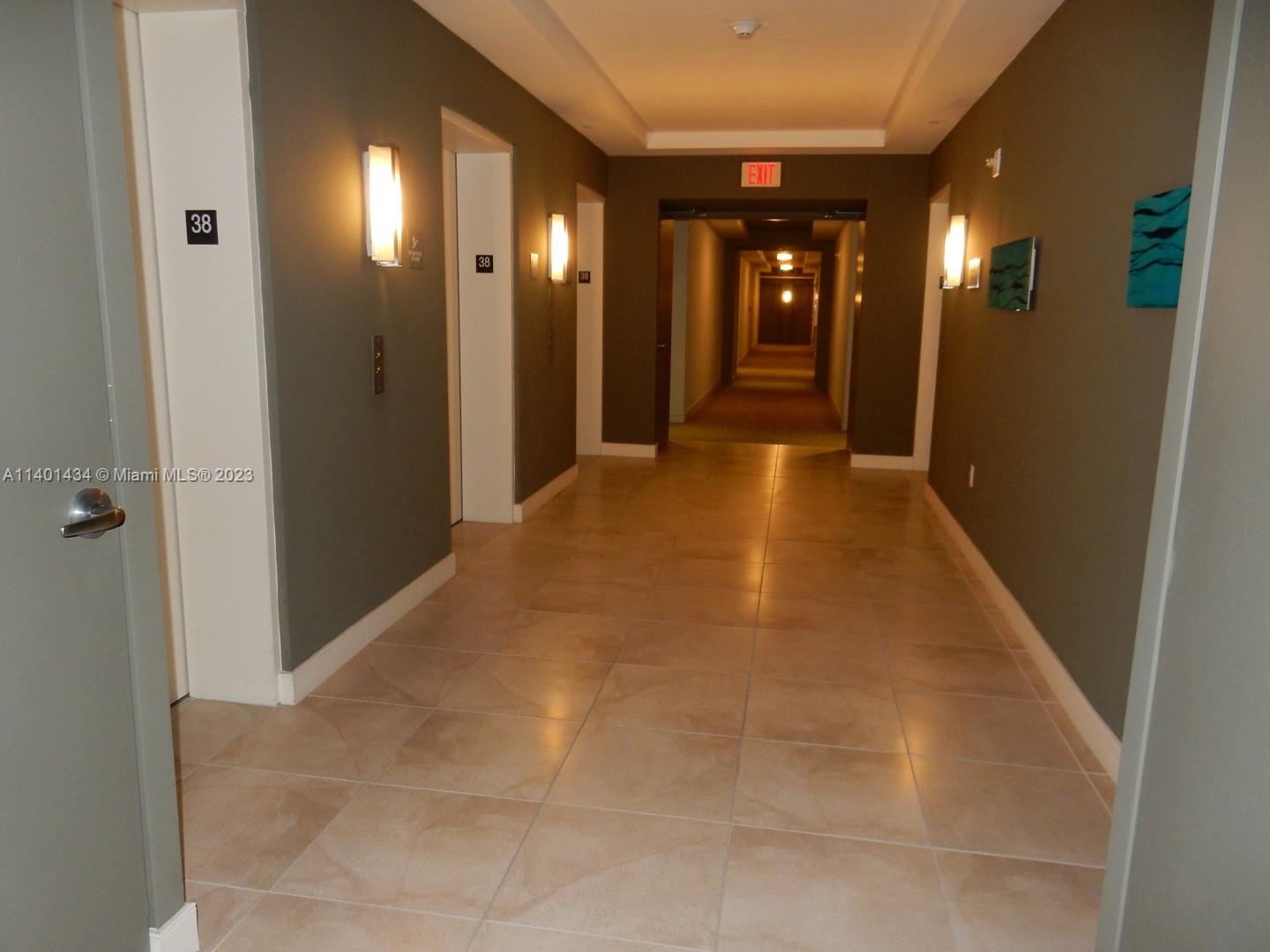 951 Brickell Ave # 3811
