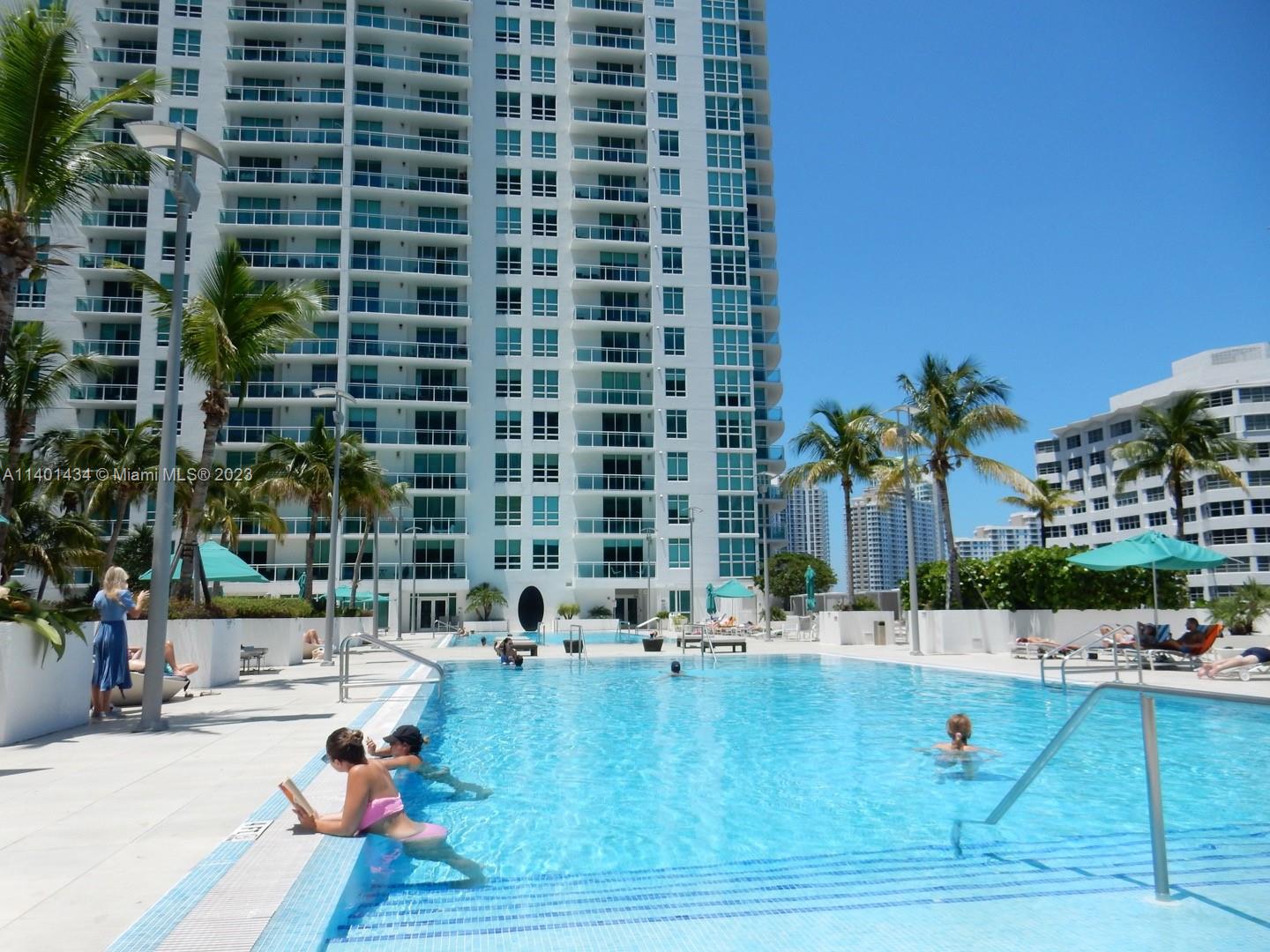 951 Brickell Ave # 3811