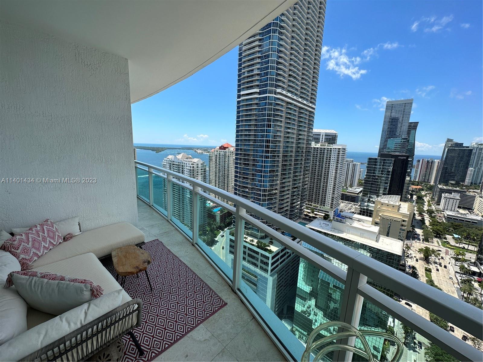 951 Brickell Ave # 3811