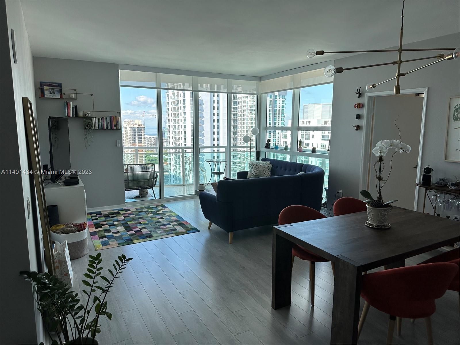 951 Brickell Ave # 3811