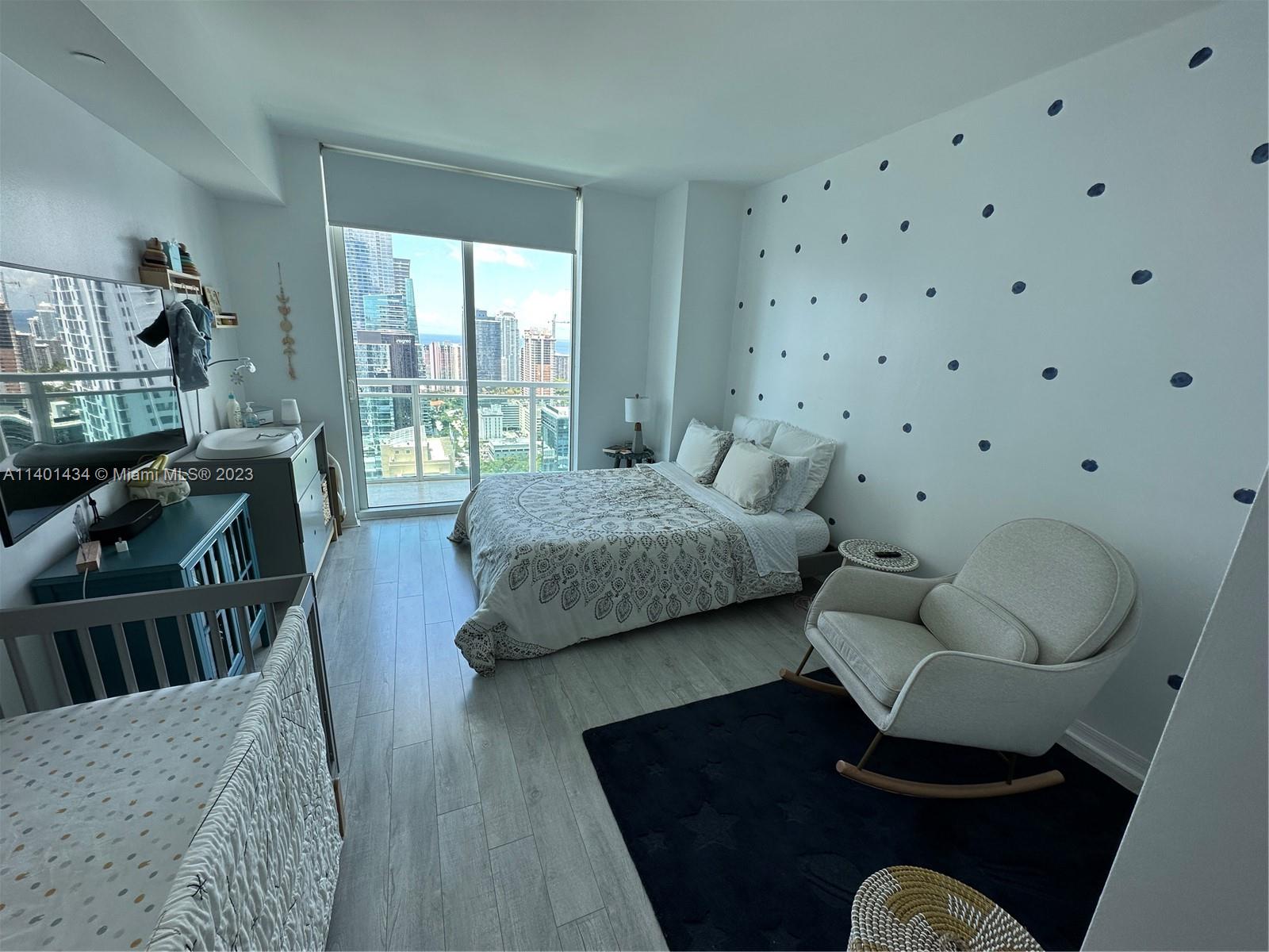 951 Brickell Ave # 3811