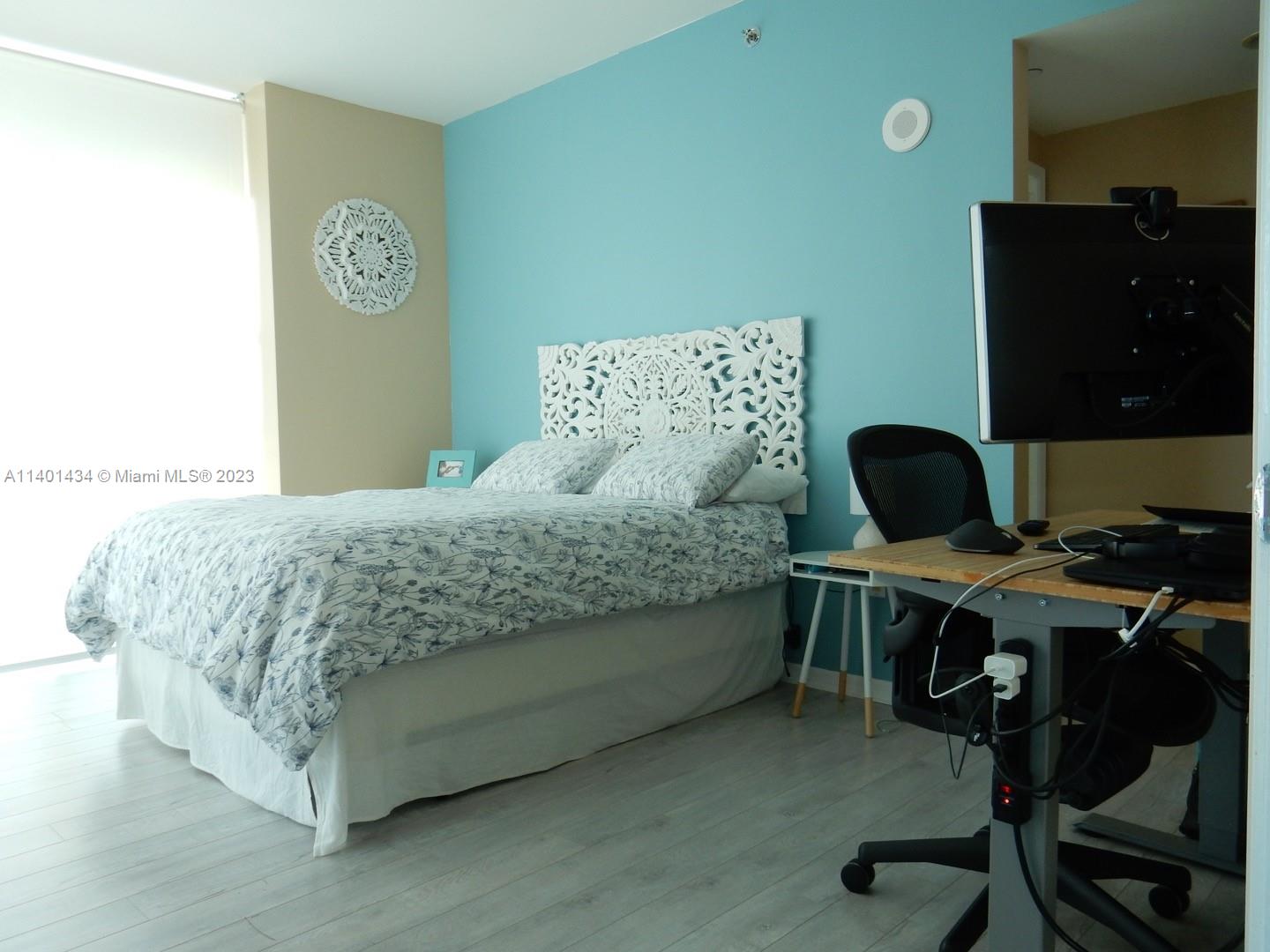 951 Brickell Ave # 3811