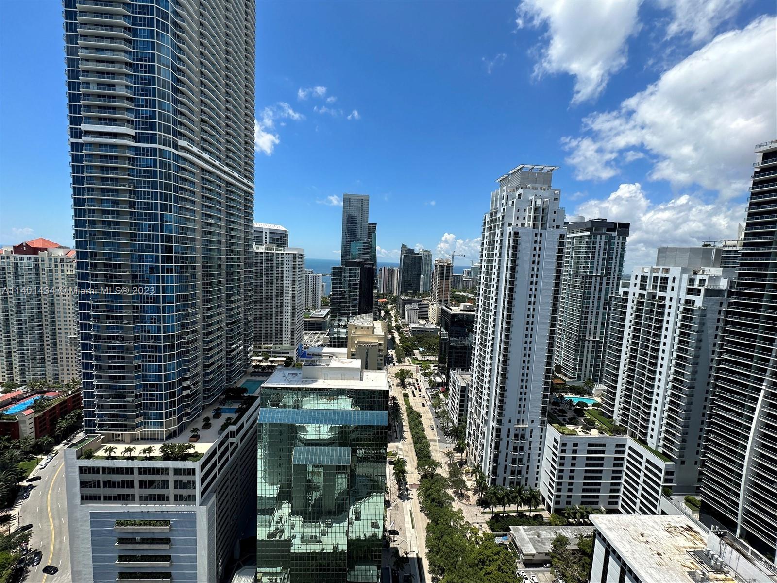951 Brickell Ave # 3811