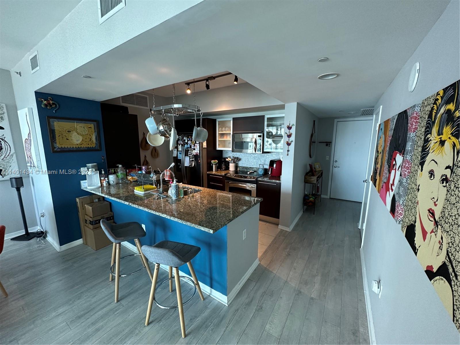 951 Brickell Ave # 3811