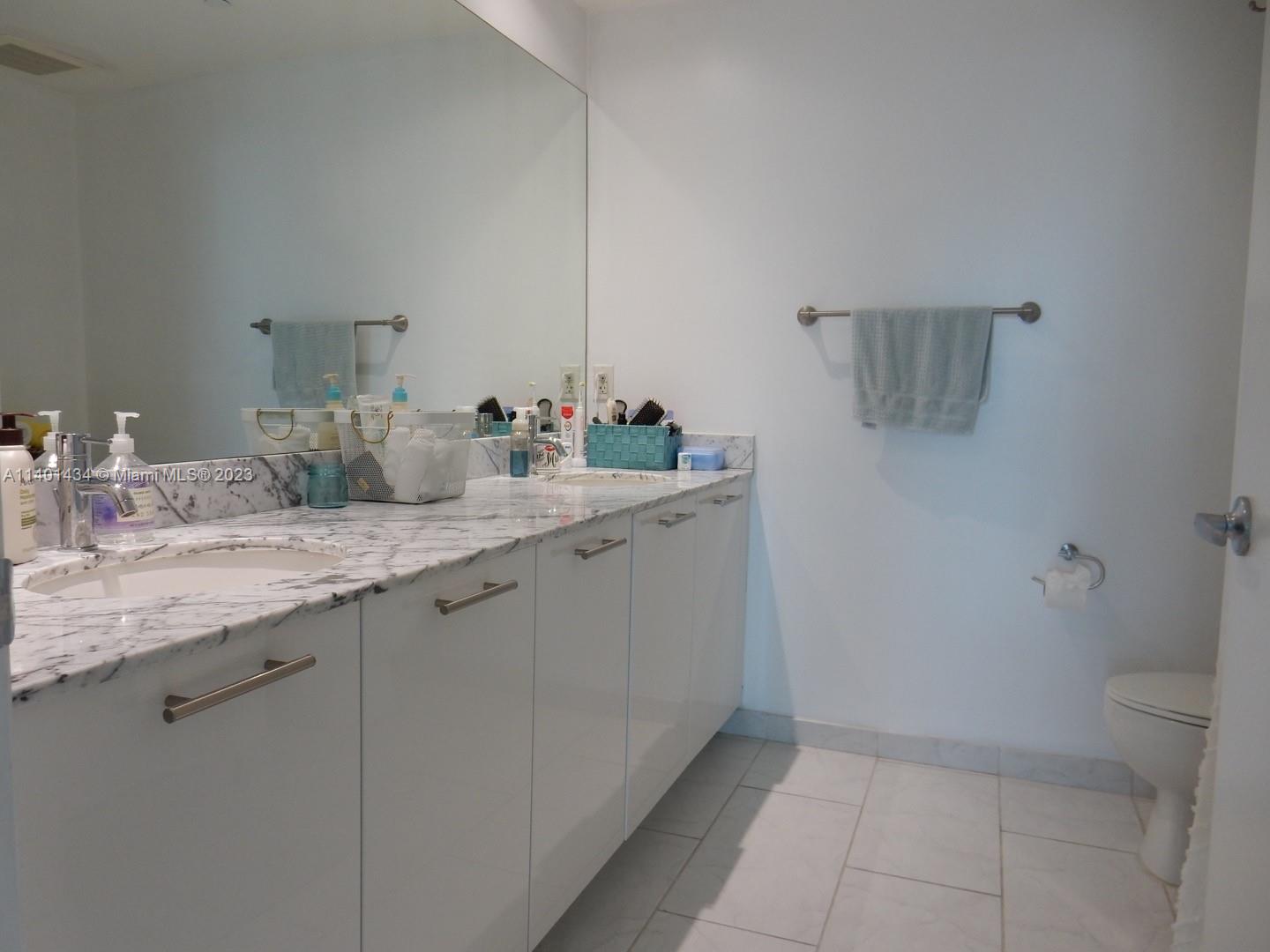 951 Brickell Ave # 3811