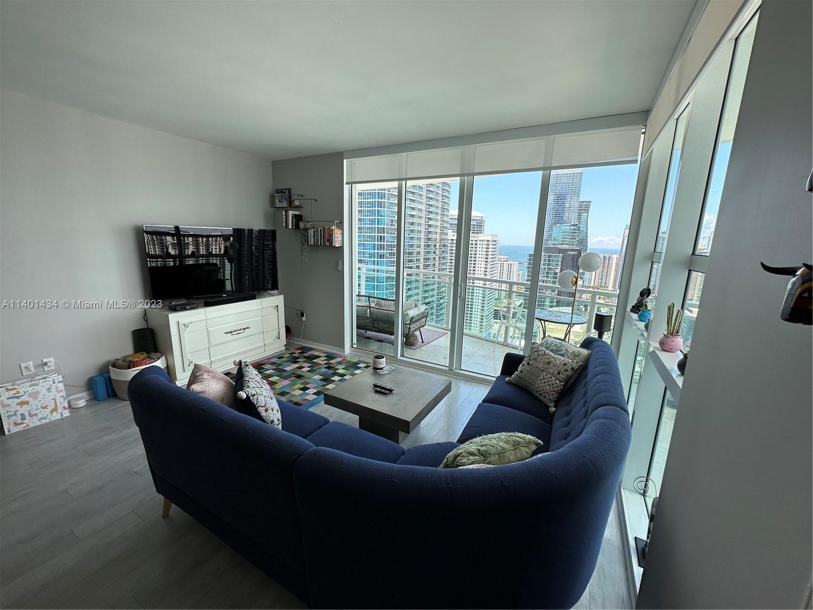 951 Brickell Ave # 3811
