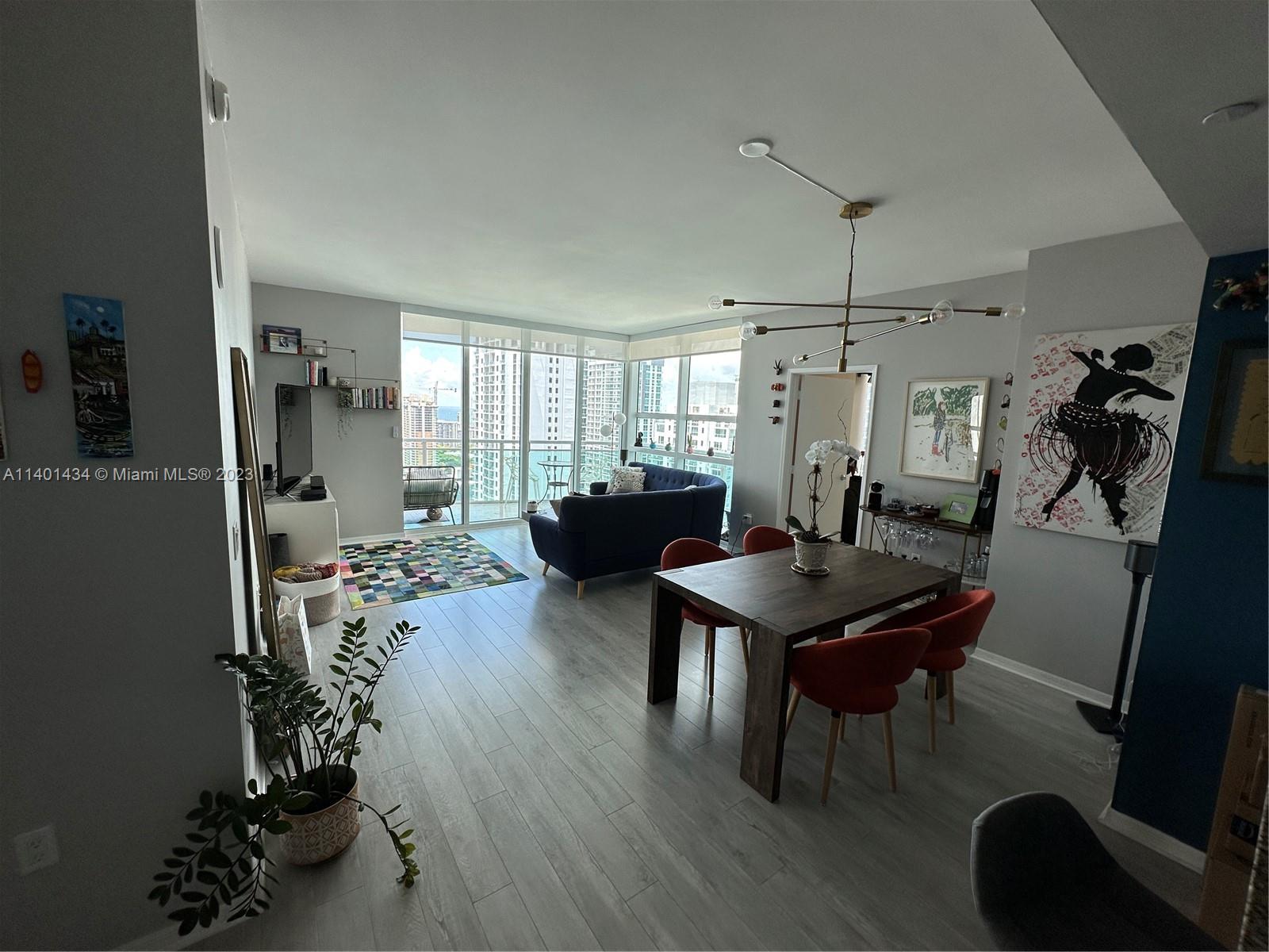 951 Brickell Ave # 3811