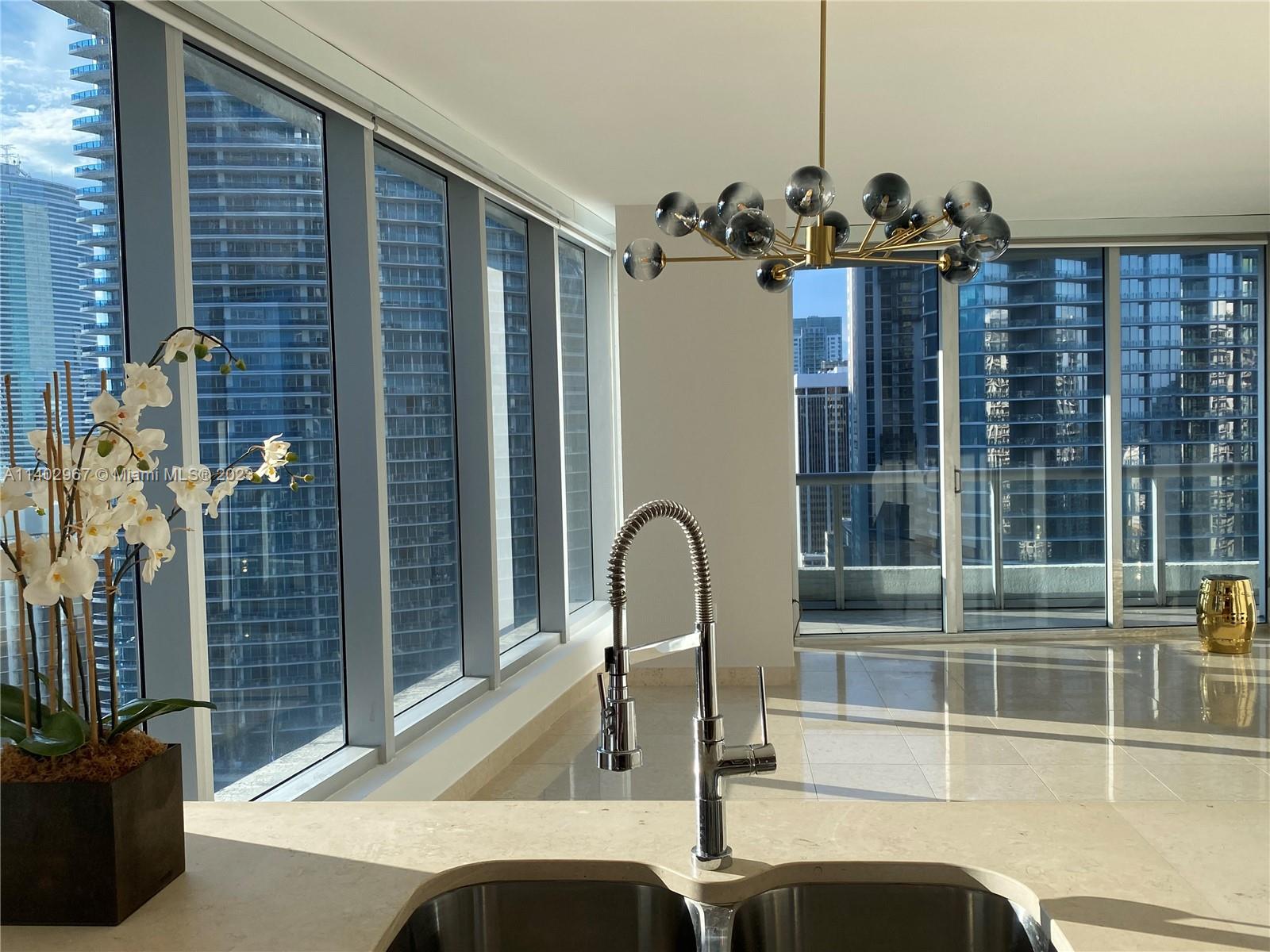 475 Brickell Ave # 2915