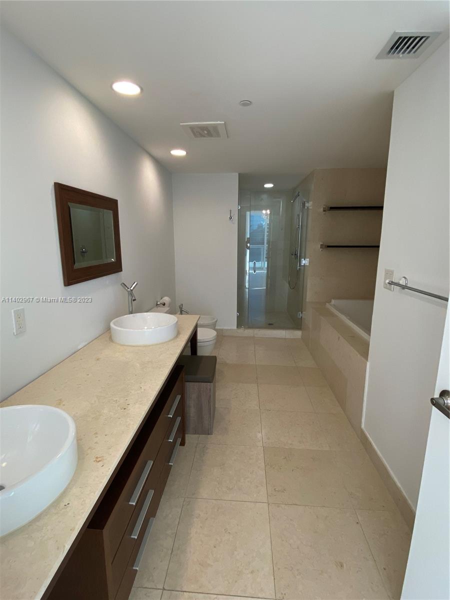 475 Brickell Ave # 2915