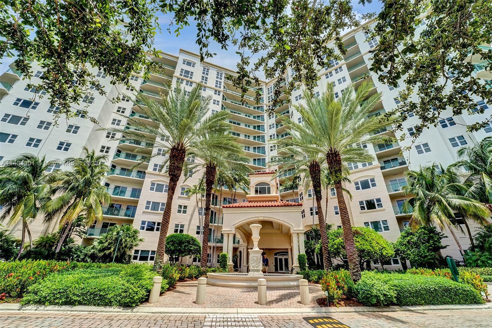 19900 E Country Club Dr # 214