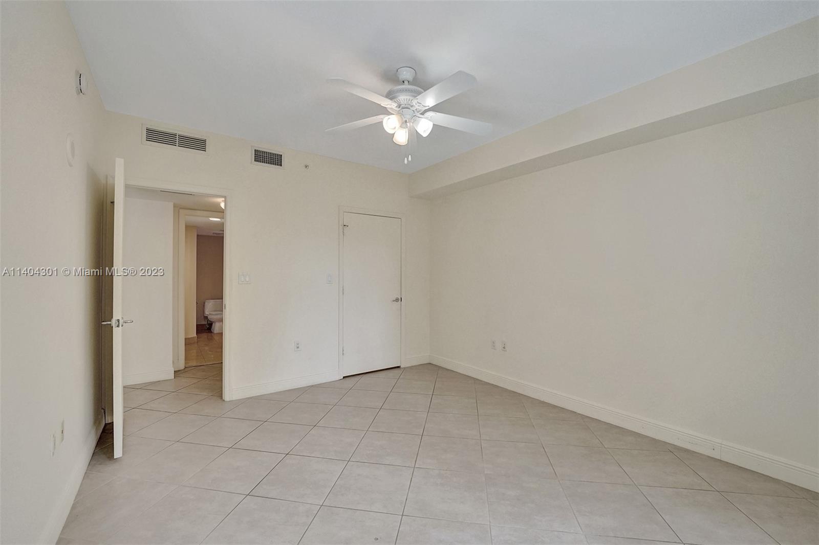 19900 E Country Club Dr # 214