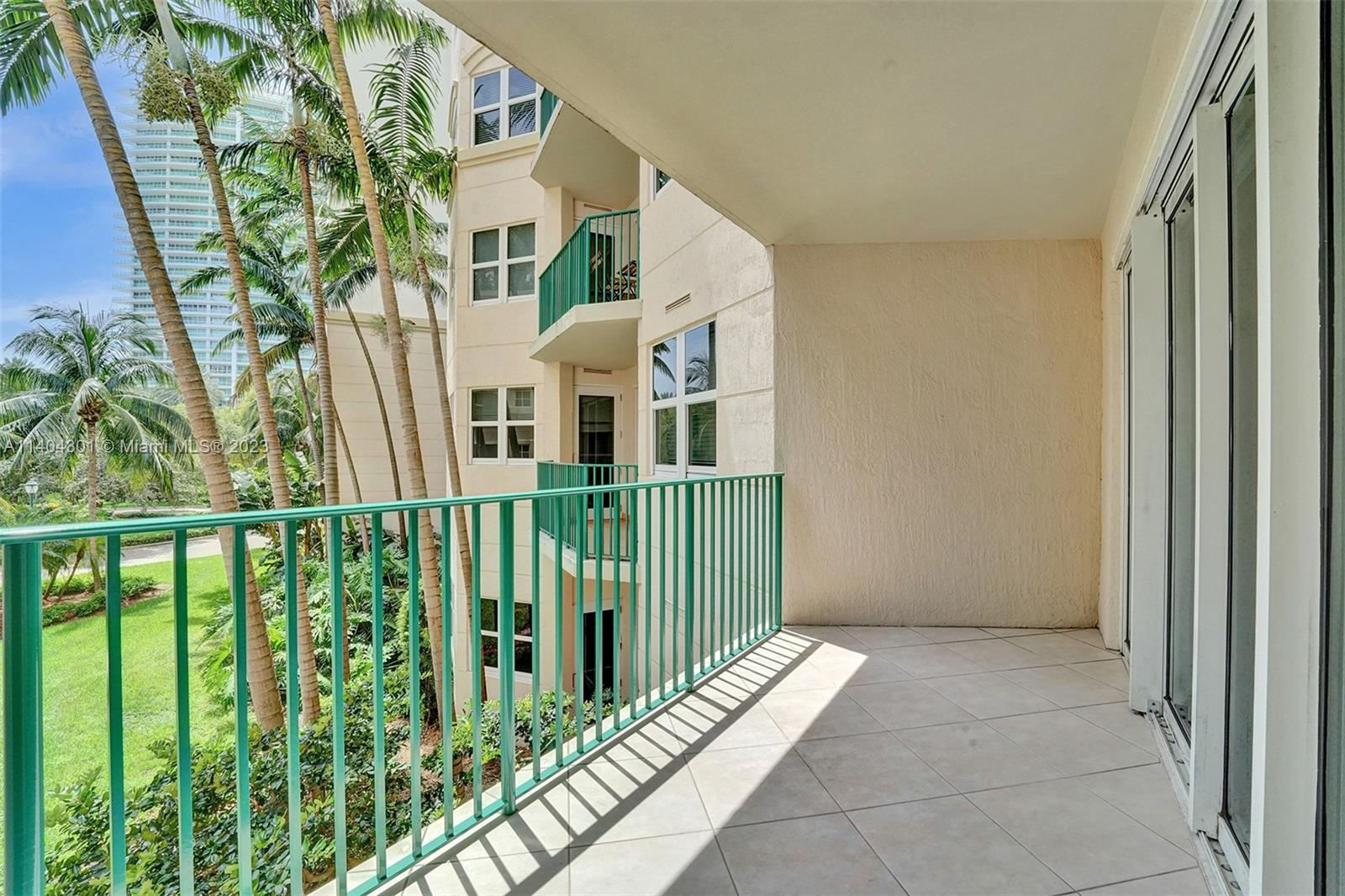 19900 E Country Club Dr # 214