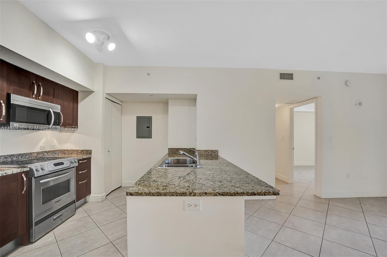 19900 E Country Club Dr # 214