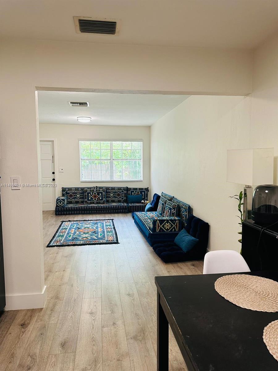 1002 NE 119th St Unit: Front