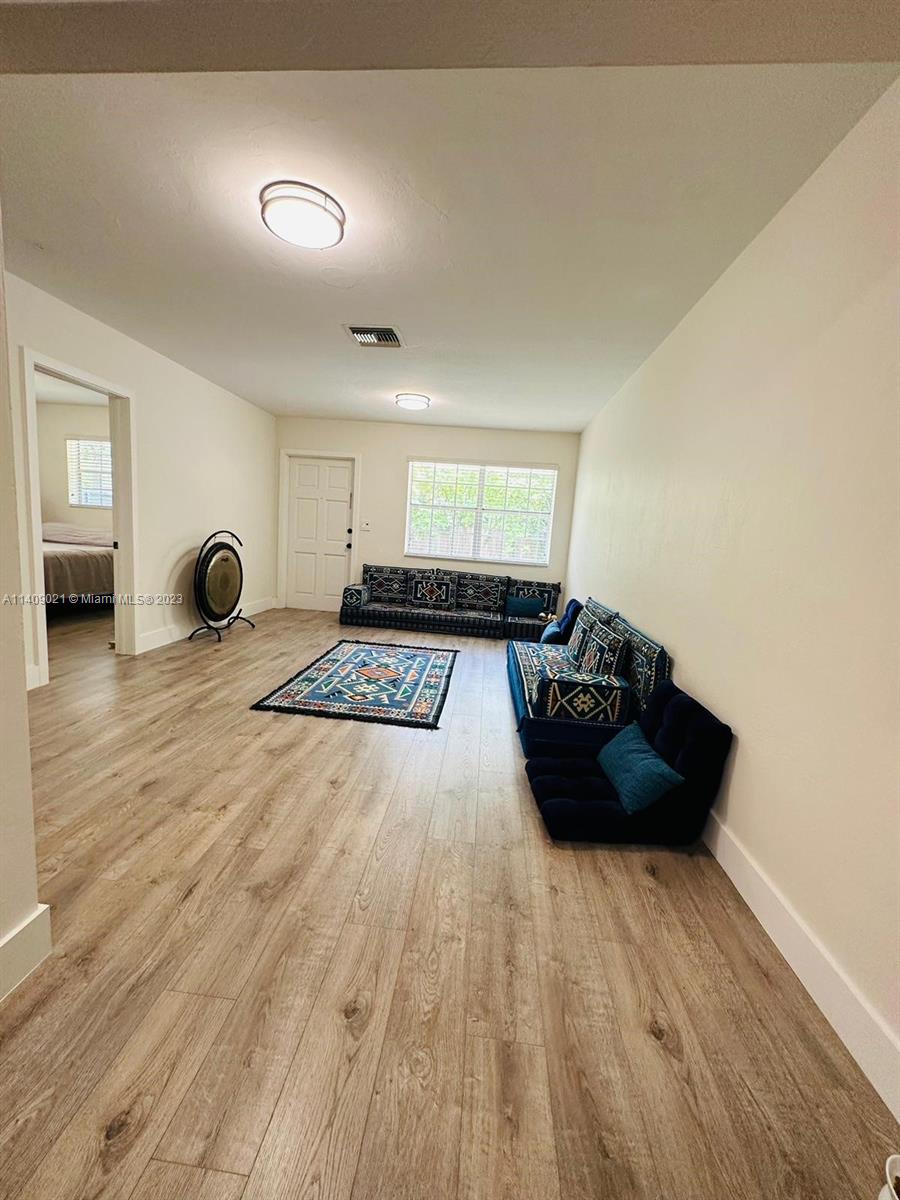 1002 NE 119th St Unit: Front