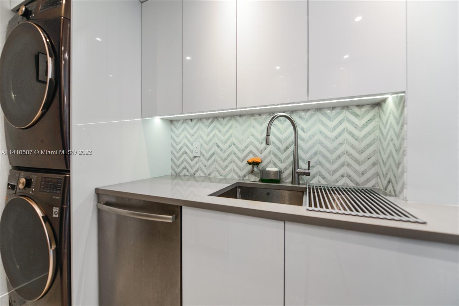 10275 Collins Ave # 434