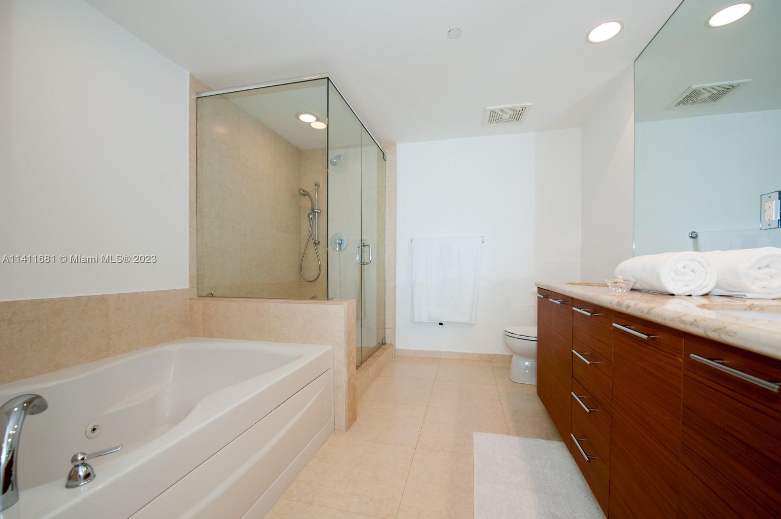 50 Biscayne Blvd # 4706