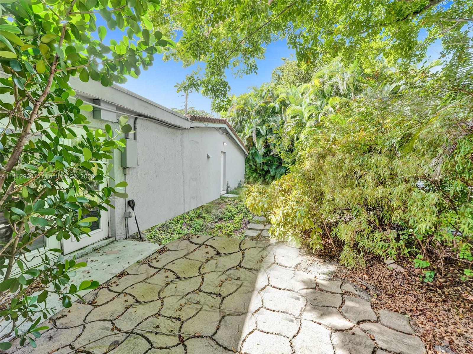 2500 NE 19th St
