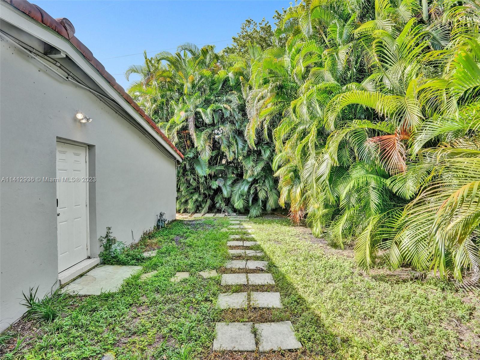 2500 NE 19th St