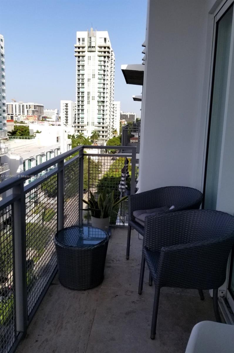 455 NE 25th St # 909
