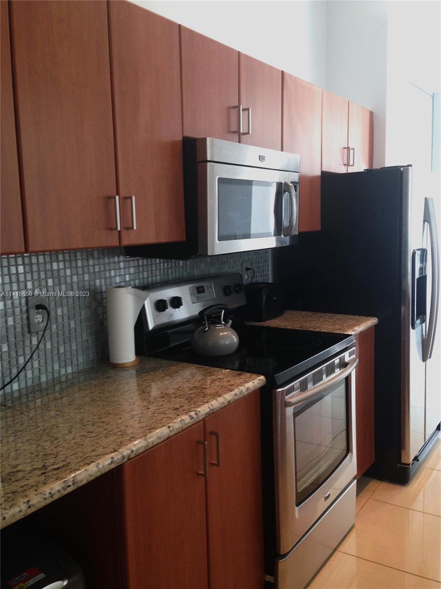 455 NE 25th St # 909