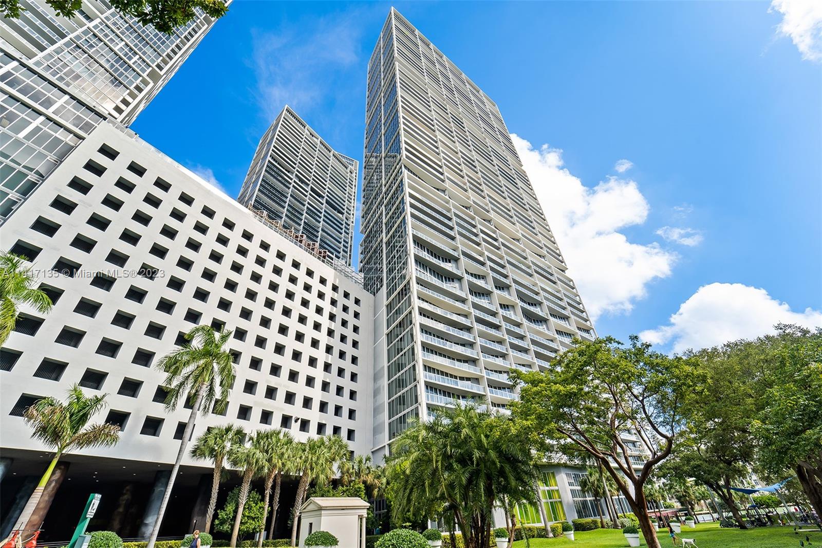 495 Brickell Ave # 2904