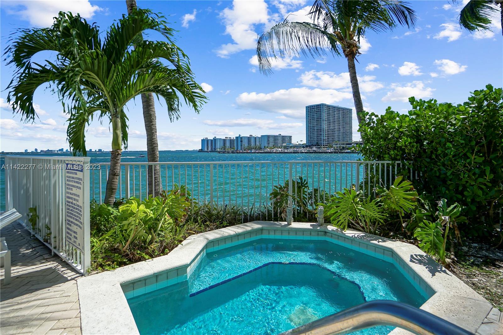 2000 Bay Dr # 202