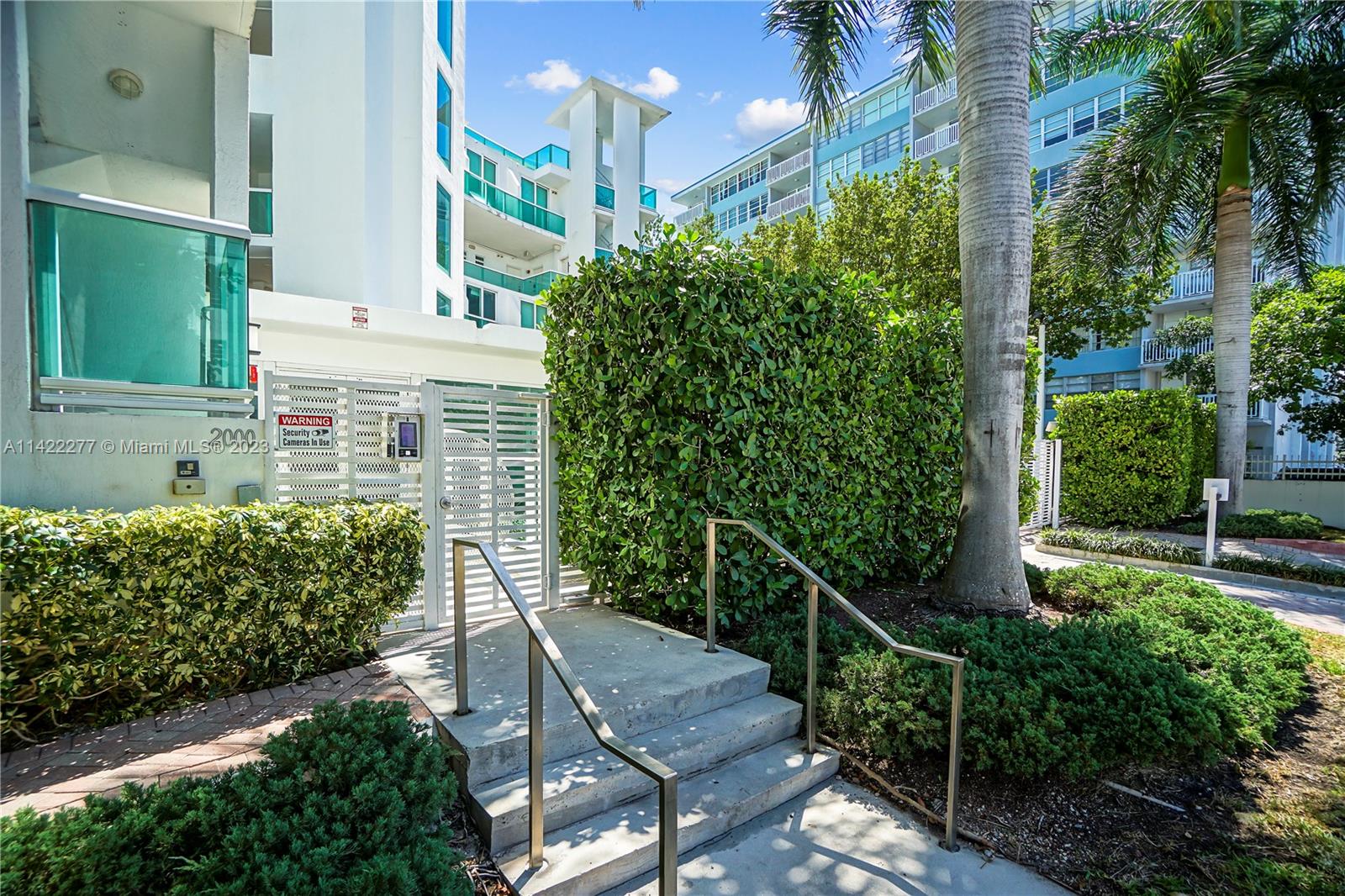 2000 Bay Dr # 202