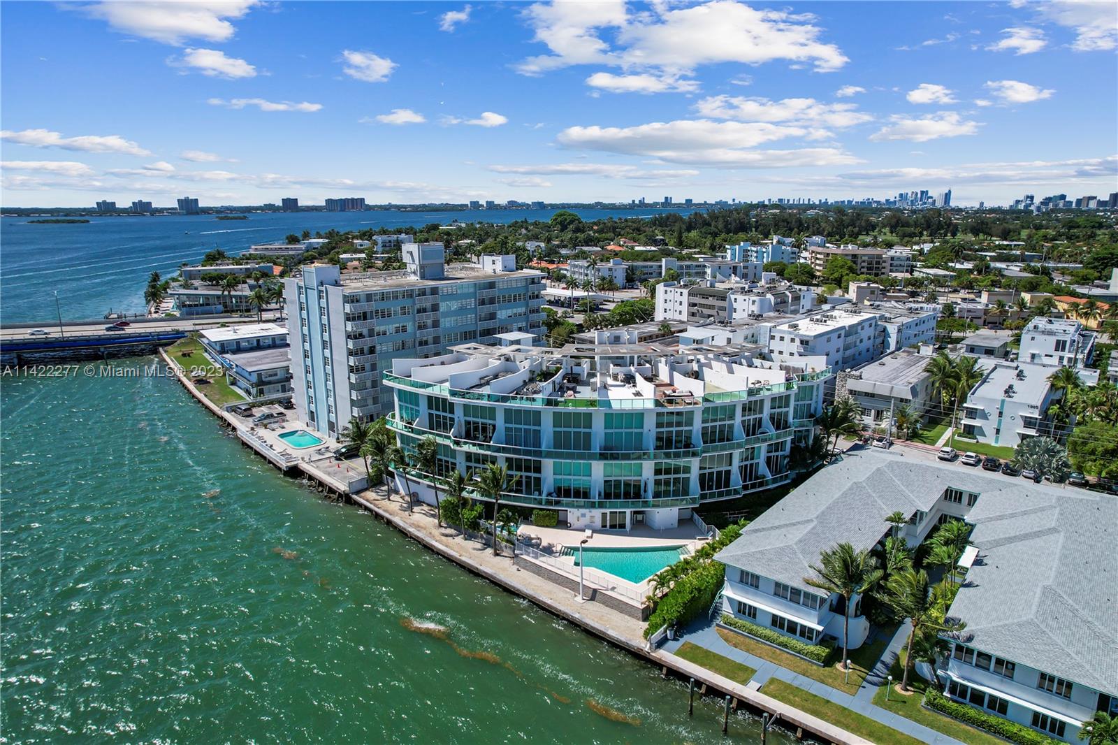 2000 Bay Dr # 202
