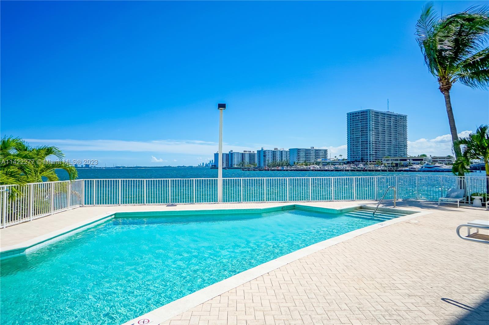 2000 Bay Dr # 202