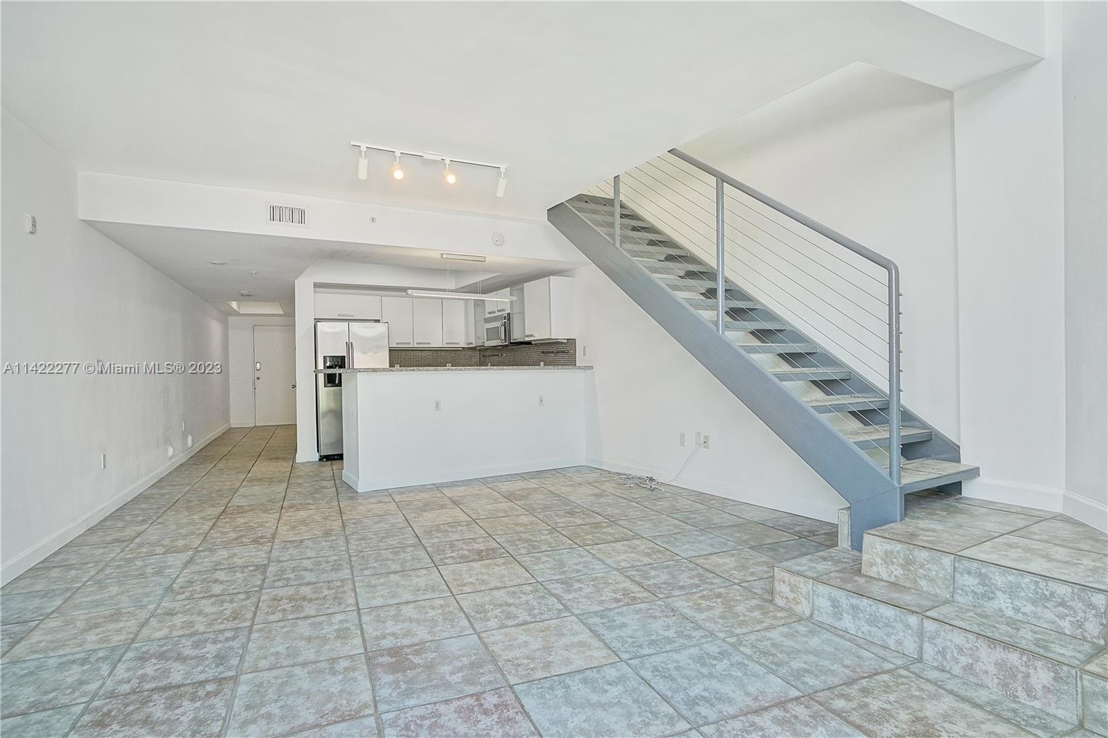 2000 Bay Dr # 202