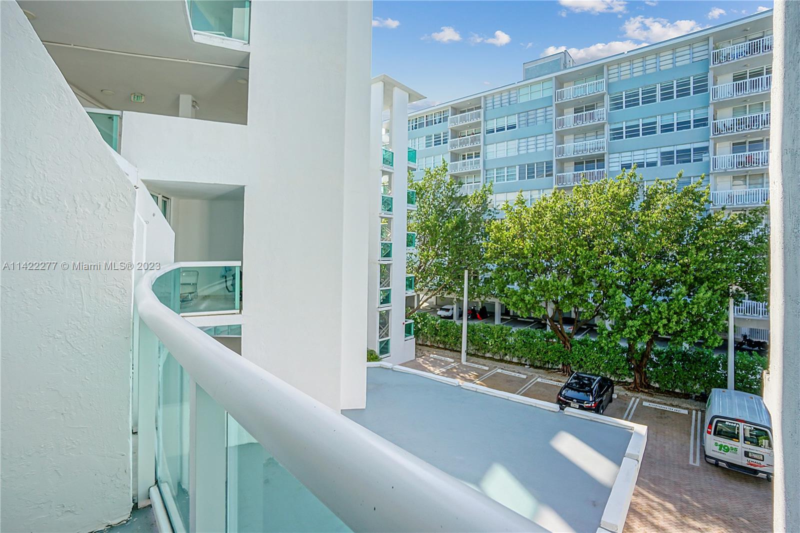 2000 Bay Dr # 202