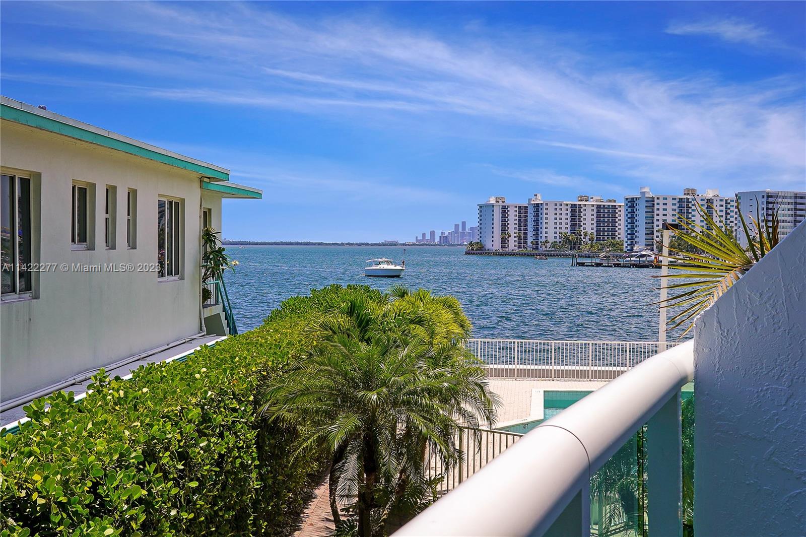 2000 Bay Dr # 202