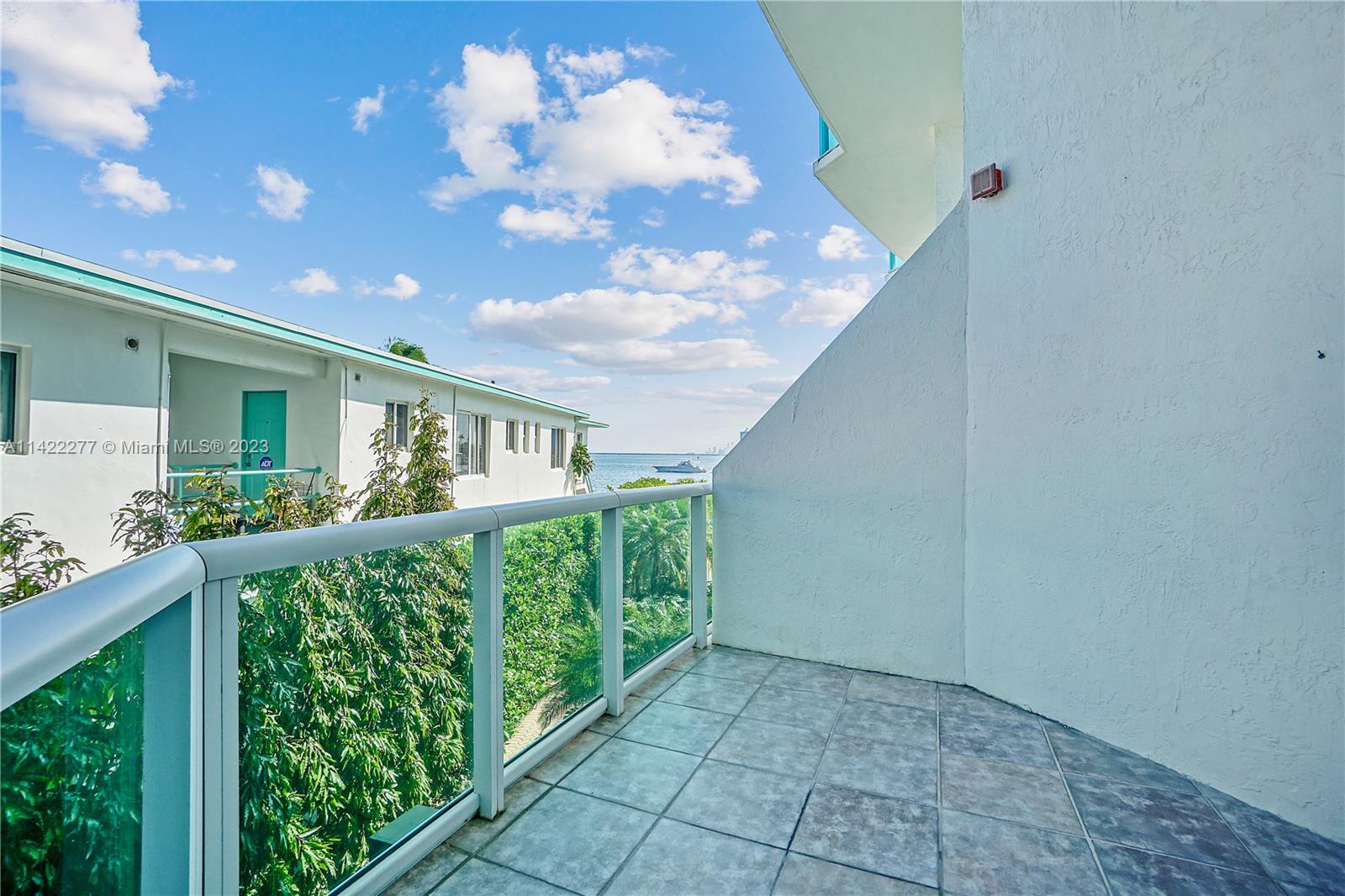 2000 Bay Dr # 202