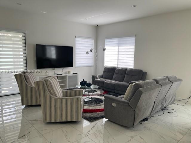 8143 NW 45th St