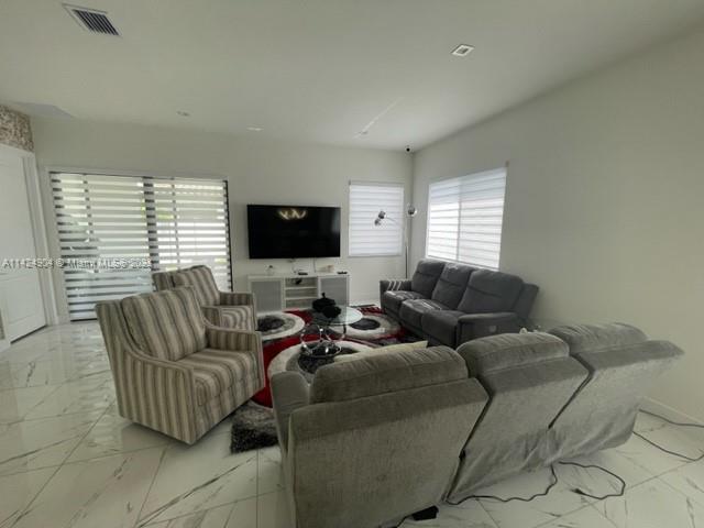 8143 NW 45th St