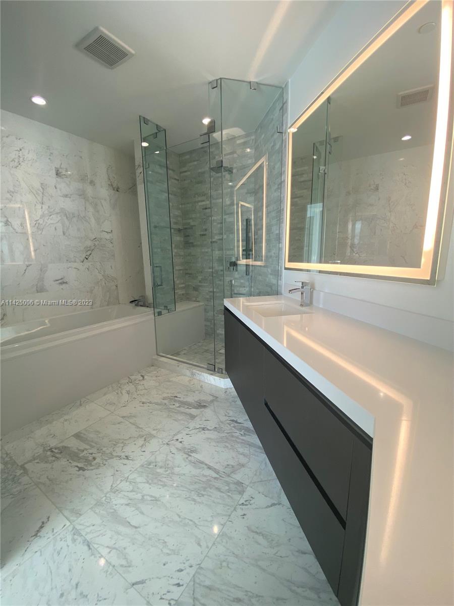 851 NE 1st Ave # 2710