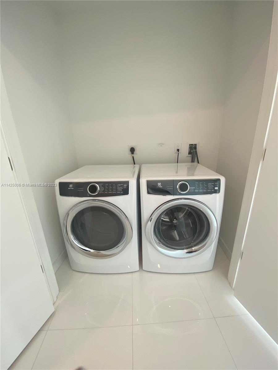 851 NE 1st Ave # 2710