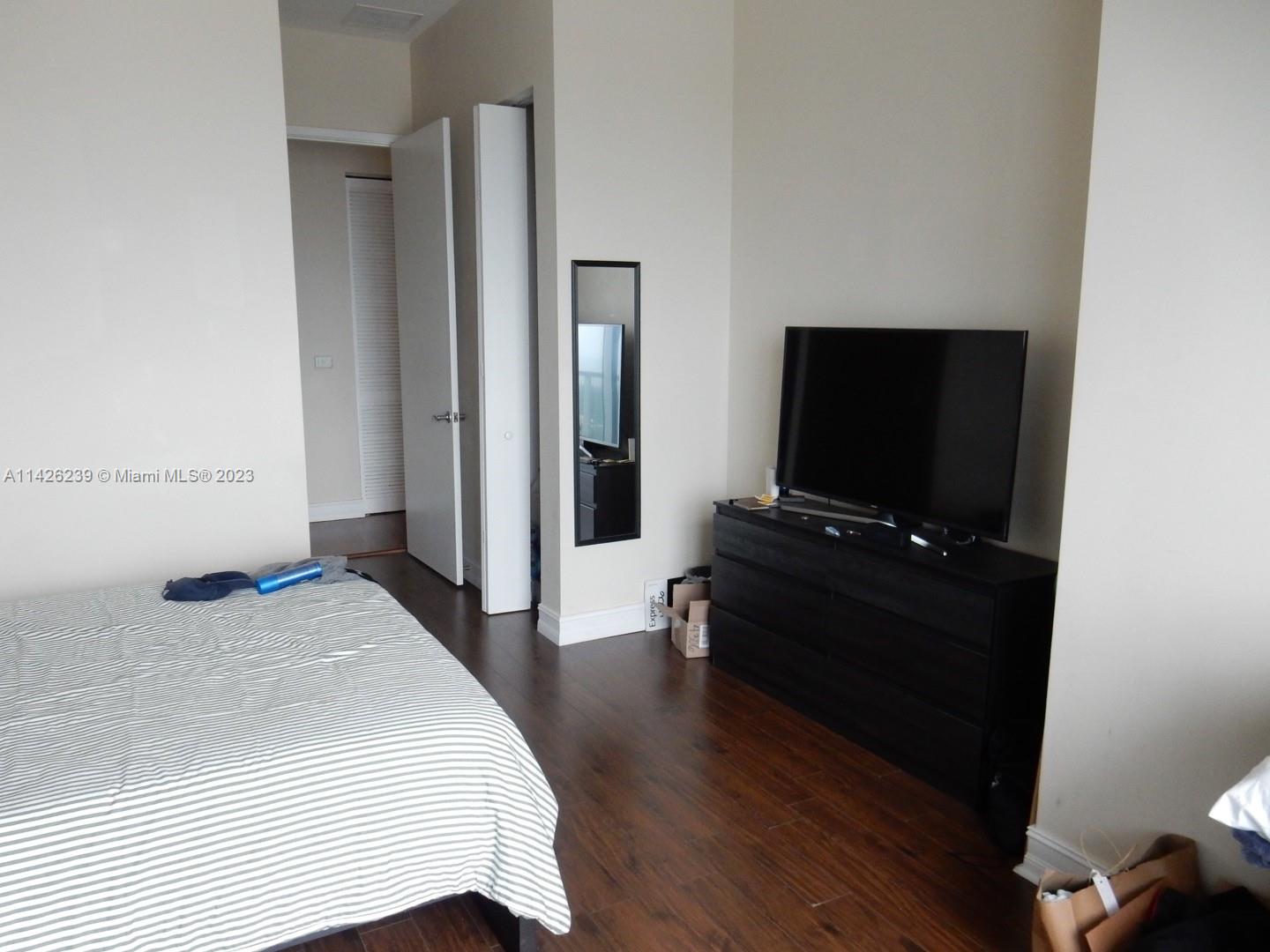185 SW 7th St # 4306