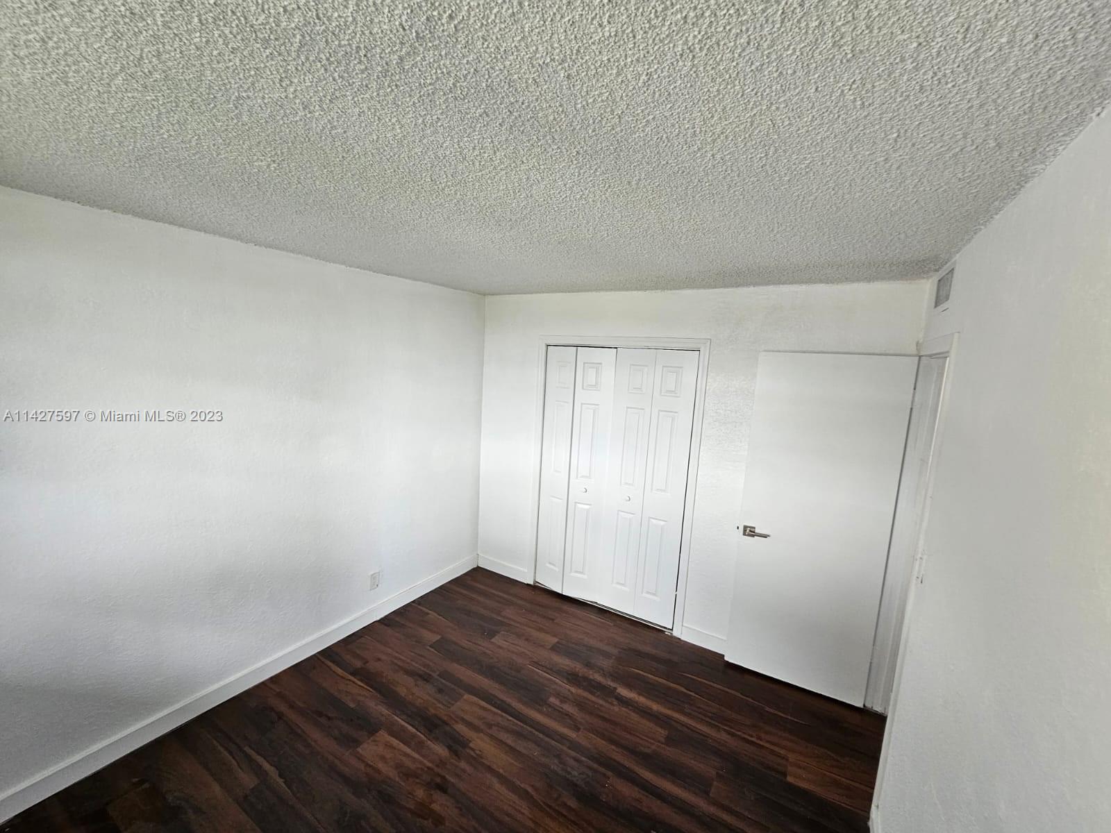 4550 NW 9th St # 902E
